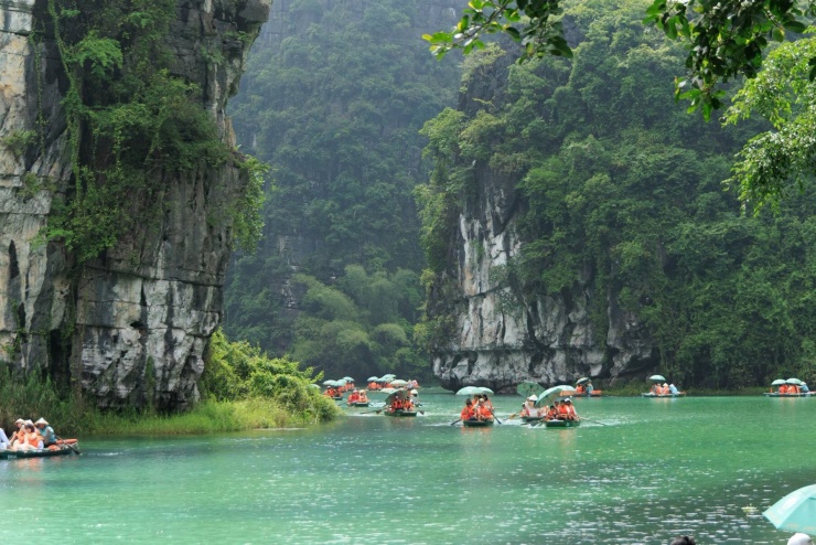 Khu du lịch sinh thái Tràng An tạm dừng hoạt động do ảnh hưởng của mưa bão. Ảnh: Di sản Tràng An