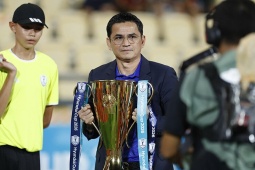 ĐT Việt Nam đặt một tay vào cúp vô địch AFF Cup: Báo Thái cầu cứu Kiatisuk
