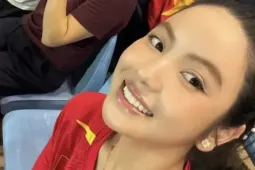 Chu Thanh Huyền hò hét khi Quang Hải nâng tỷ số 2-0