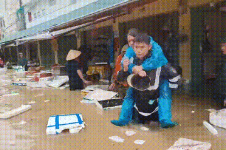 Lũ vượt báo động 3, cảnh báo ngập lụt diện rộng ở miền Bắc