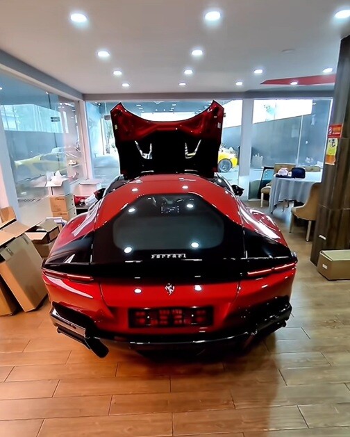 Đây là chiếc siêu xe Ferrari 12Cilindri đầu tiên có mặt tại Việt Nam - 3