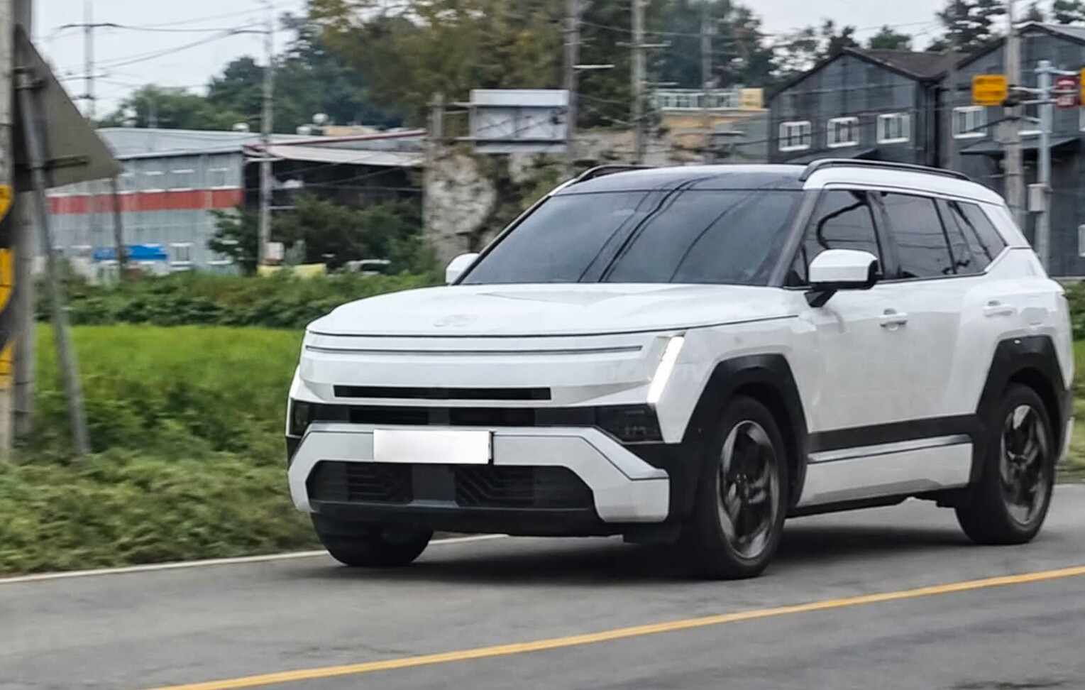 Đây là thế hệ thứ 5 của Tucson, được Hyundai phát triển theo ngôn ngữ thiết kế “Art of Steel”.