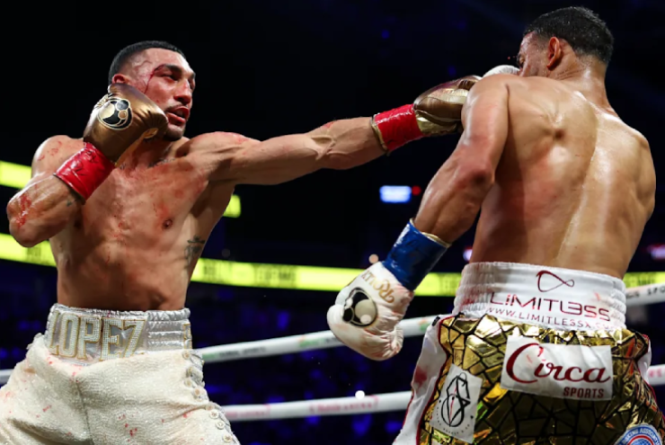 Võ sĩ ăn đấm rách mặt vẫn lập 3 kỷ lục boxing, "Bố già" UFC nổi điên trên sàn