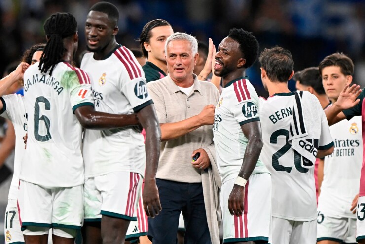 Mourinho bất ngờ dỗ dành Vinicius: “Người đặc biệt” cao tay ấn, “nhất tiễn hạ tam điêu”