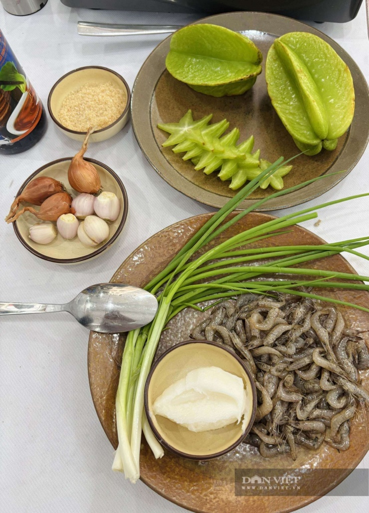 Nguyên liều cần chuẩn bị cho một đĩa tép rang khế chua chuẩn vị Bắc Bộ. Ảnh: Nhật Hà
