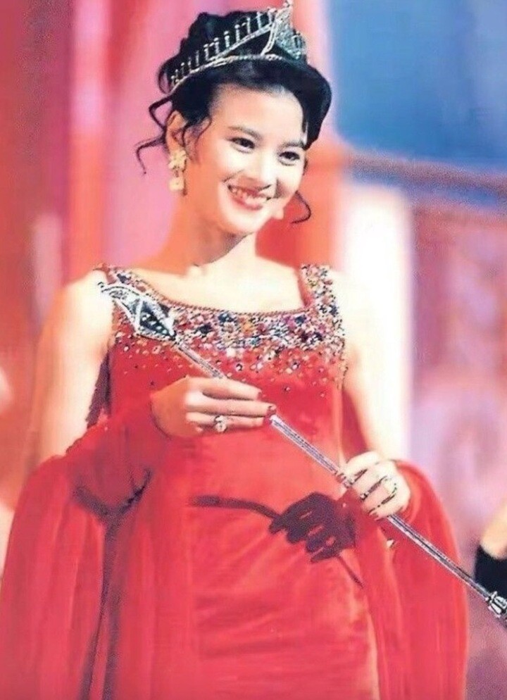 Lê Yến San đăng quang Hoa hậu Châu Á 1985.