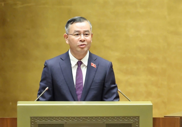 Bộ trưởng Bộ Tài chính Ngô Văn Tuấn thay mặt Chính phủ, trình bày Báo cáo tóm tắt tiếp thu, giải trình, chỉnh lý dự thảo Luật.