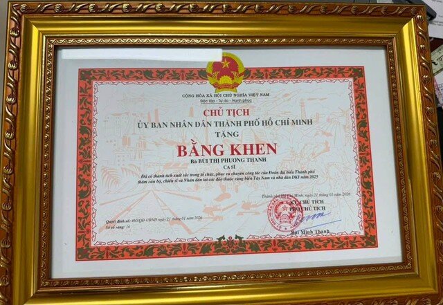 Bằng khen của ca sĩ Phương Thanh nhận được từ UBND TP.HCM.