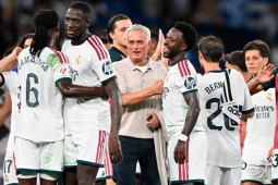 Mourinho bất ngờ dỗ dành Vinicius: “Người đặc biệt” cao tay ấn, “nhất tiễn hạ tam điêu”