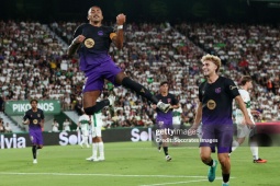 Bảng xếp hạng La Liga: Barca thị uy sức mạnh, Atletico lỡ ngôi đầu bảng