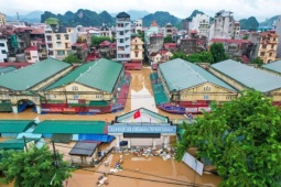 Mưa lớn dồn dập, Lạng Sơn chìm trong nước lũ nhìn từ trên cao