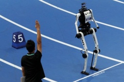 Robot Trung Quốc chạy 400m nhanh hơn kỷ lục thế giới gần 5 giây
