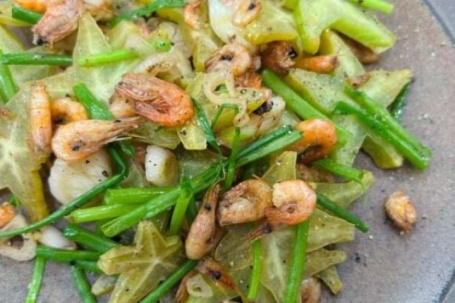 Tép đồng rang khế chua, món dân dã đưa cơm ngày mưa ngâu