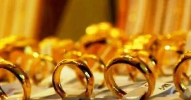 Giá vàng tăng vọt sáng đầu tuần, trong nước gần...