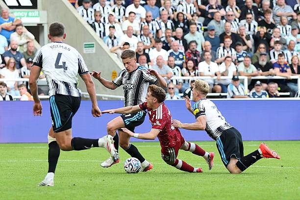 Trực tiếp bóng đá Newcastle - Liverpool: Munoz kiếm penalty, Szoboszlai gỡ hòa phút 90+9 (Ngoại hạng Anh) (Hết giờ) - 5