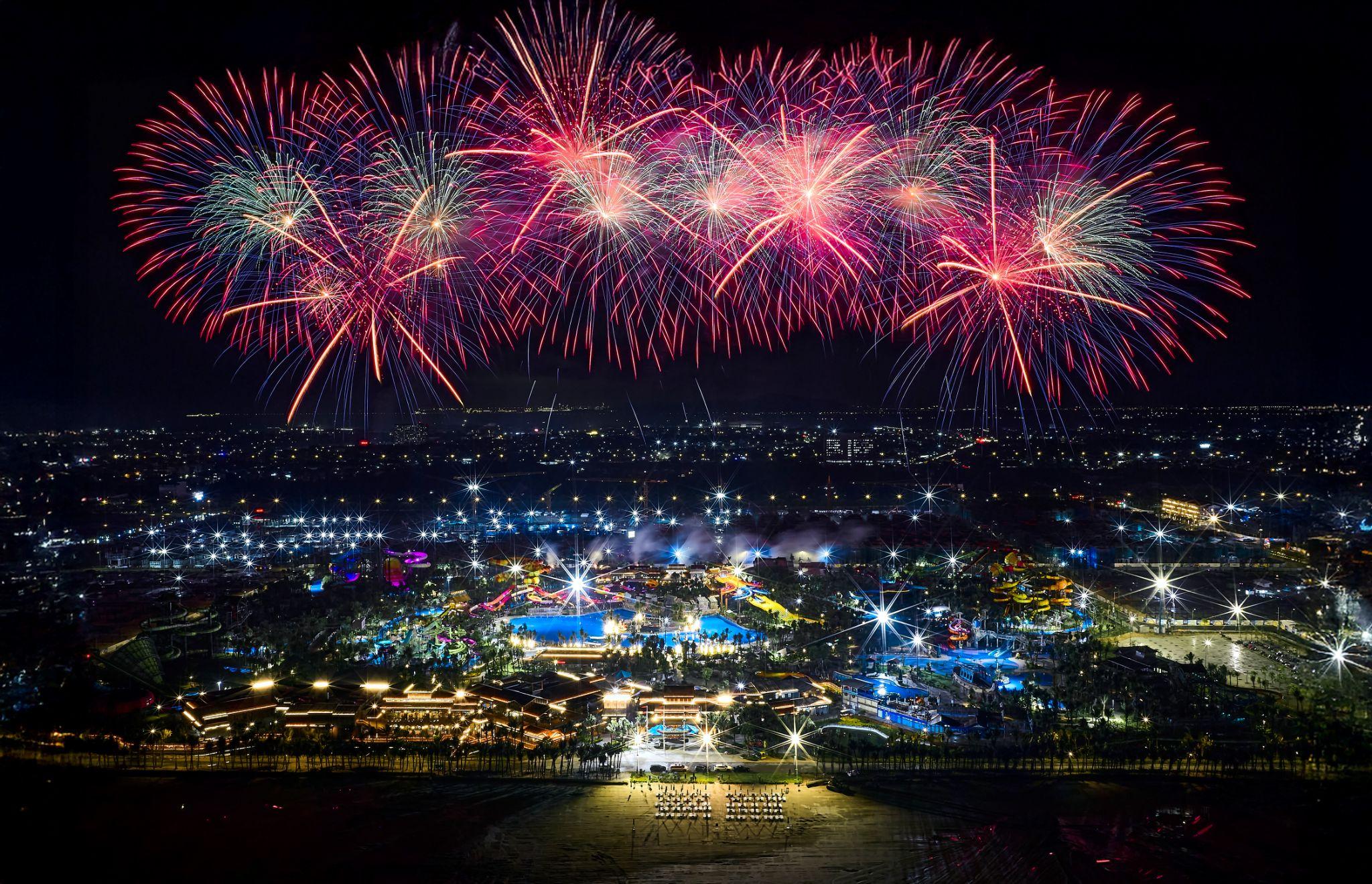 Pháo hoa rực rỡ tại Sun World Vung Tau.