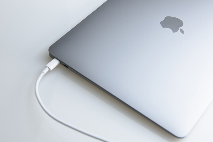 Quên sạc MacBook, có nên dùng tạm sạc điện thoại?