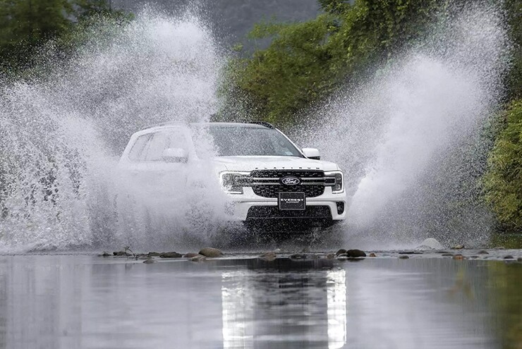 Giá xe Ford Everest cập nhật tháng 8/2026