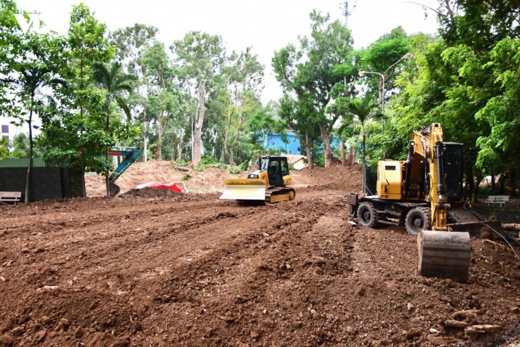 Hơn 900m³ đất được xử lý trong ngày, phục vụ công tác quy tập hài cốt liệt sĩ