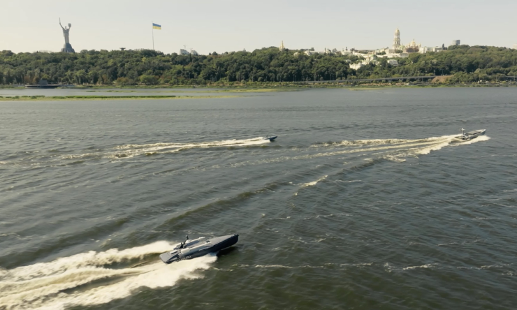 Ukraine tổ chức cuộc diễu binh drone đầu tiên trên thế giới - 3