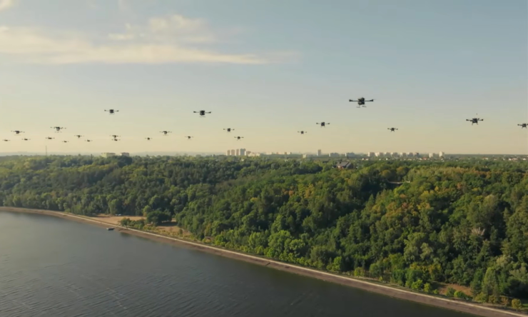 Ukraine tổ chức cuộc diễu binh drone đầu tiên trên thế giới - 7