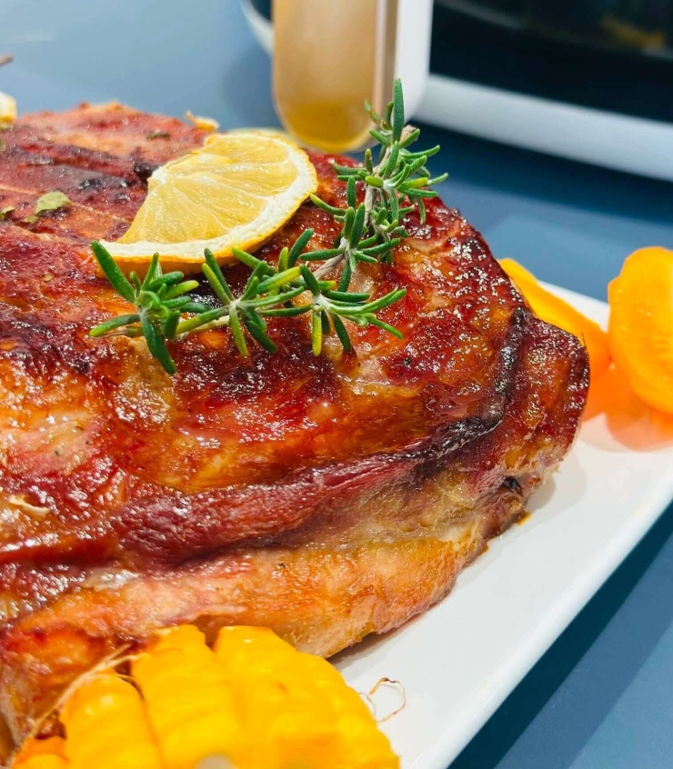 Loại thịt nhiều xương, ít mỡ, giàu protein được yêu thích, nướng cách này mềm ngọt, thơm phức - 1