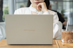 “Laptop màn hình lớn là phải nặng và cồng kềnh”: Đã đến lúc nhìn nhận lại