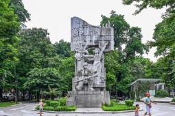 Những tượng đài 'Quyết tử cho tổ quốc quyết sinh' ở Hà Nội