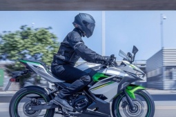Kawasaki Ninja e-1 2027 - môtô điện giá 7.900 USD