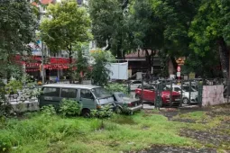 Cảnh hoang tàn bên trong khu 'đất vàng' tại phường Hai Bà Trưng vừa bị thu hồi