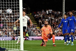 Tin mới nhất bóng đá tối 25/8: CĐV Chelsea yêu cầu bán ngay thủ môn Sanchez