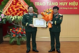 3 Thượng tướng Quân đội nhận Huy hiệu cao quý của Đảng