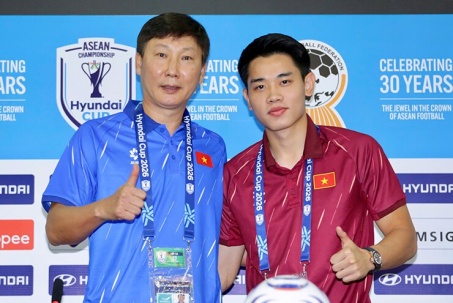 Họp báo Việt Nam – Thái Lan: Thầy Kim muốn viết nên lịch sử, Đình Bắc hào hứng