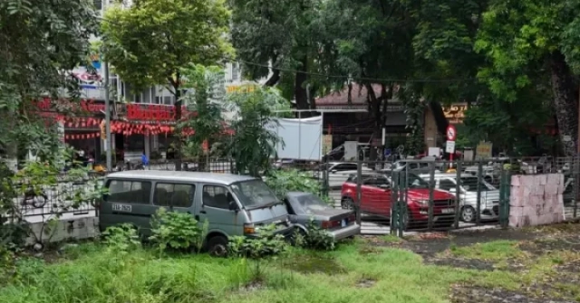 Cảnh hoang tàn bên trong khu "đất vàng" tại phường Hai Bà Trưng vừa bị thu hồi