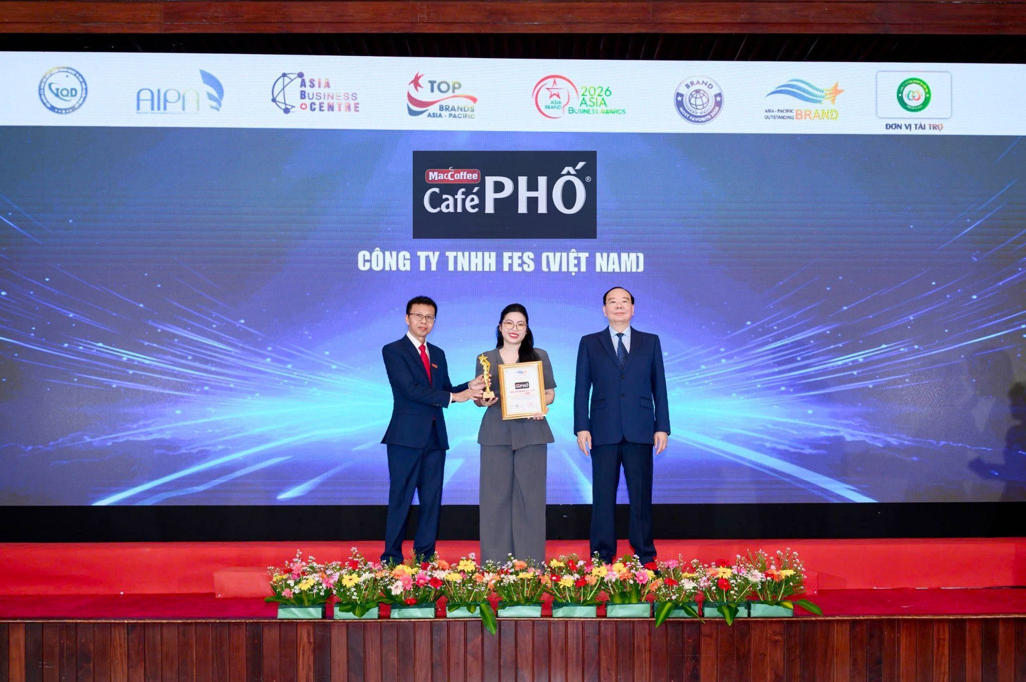 Đại diện nhãn hàng MacCoffee CaféPHỐ tại sự kiện vinh danh Thương hiệu Tiêu biểu Châu Á - Thái Bình Dương 2026 (Asia Pacific Outstanding Brands 2026).