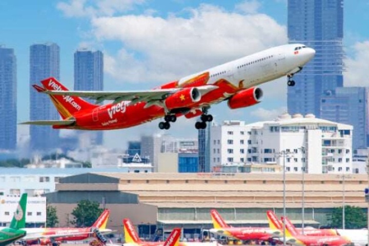 Nghỉ lễ Quốc khánh 2/9: Vé máy bay "bán đắt như tôm tươi"
