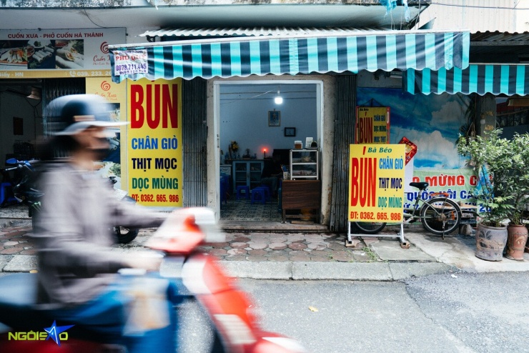 Quán bún mọc chân giò mỗi ngày chỉ bán 20 bát của cụ bà U90 - 1