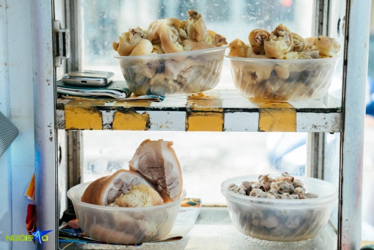 Quán bún mọc chân giò mỗi ngày chỉ bán 20 bát của cụ bà U90 - 3