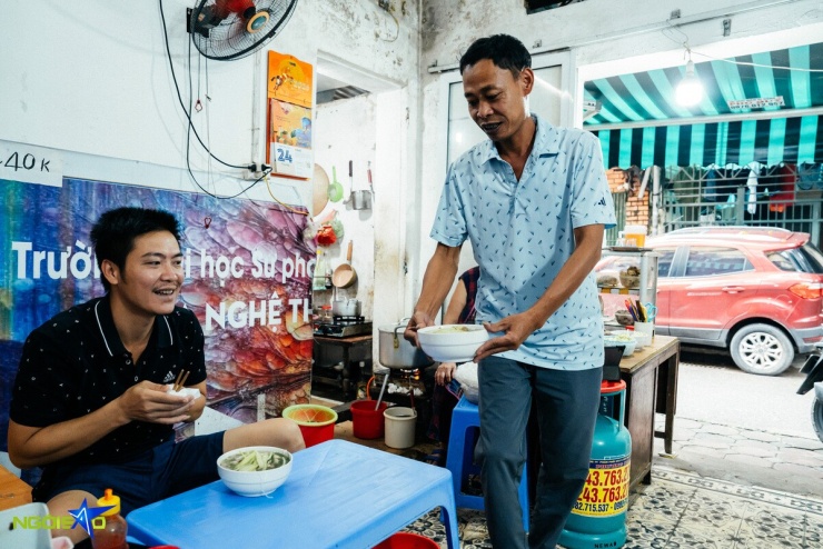 Quán bún mọc chân giò mỗi ngày chỉ bán 20 bát của cụ bà U90 - 13