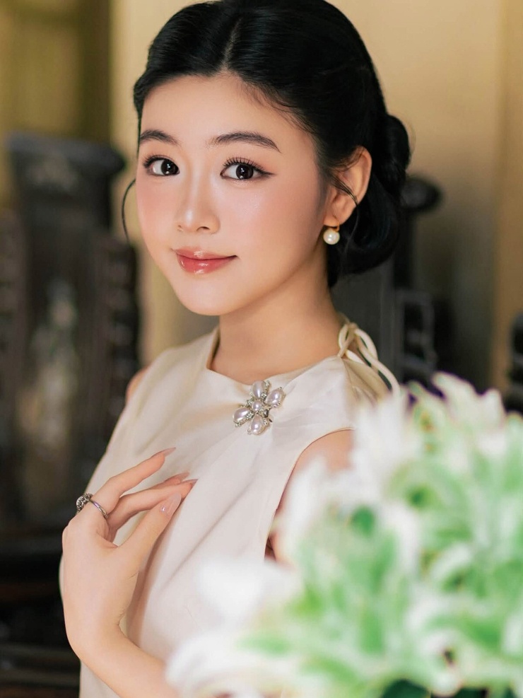 Ảnh sao 26/8: Đỗ Mỹ Linh khoe phong thái 'dâu hào môn' - 2
