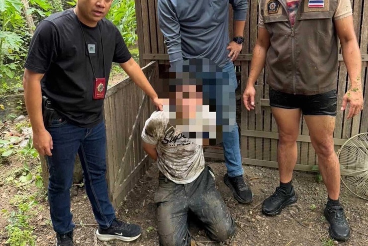 Một nghi phạm trong nhóm bắt cóc bị cảnh sát bắt. Ảnh: Bangkok Post