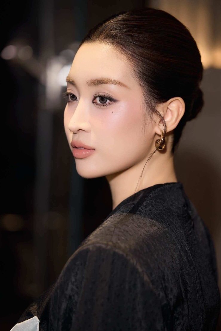 Diện mạo ngỡ ngàng của Đỗ Mỹ Linh - 1