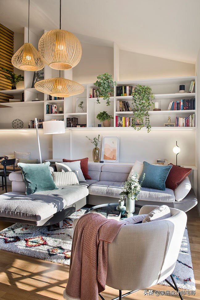 Ly hôn ở tuổi 40, người phụ nữ mua gác mái 48m² giá rẻ rồi biến thành căn hộ 2 tầng: Không rộng nhưng sống cực “đã” - 2