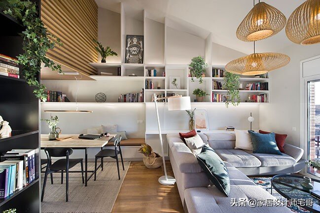Ly hôn ở tuổi 40, người phụ nữ mua gác mái 48m² giá rẻ rồi biến thành căn hộ 2 tầng: Không rộng nhưng sống cực “đã” - 1