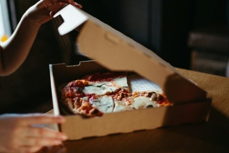 Chơi khăm online: Đặt bừa hàng trăm chiếc pizza, người đàn ông đối mặt án tù