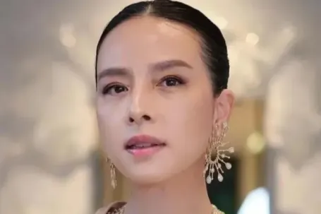 Ngoại hình trẻ kinh ngạc của bà trùm bóng đá Thái Lan