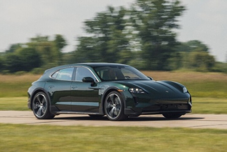 Porsche nói không với việc 'khai tử' dòng xe Taycan