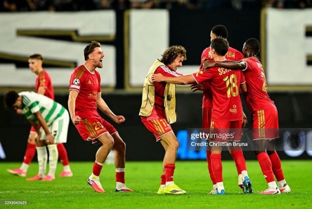 Đua vé dự Cúp C1 điên rồ: 3 trận cầu nghẹt thở, Celtic sụp đổ khó tin
