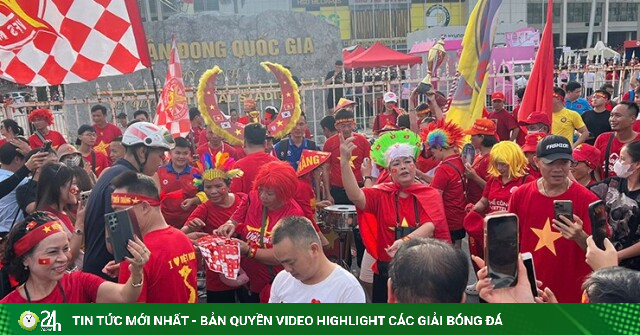 Trực tiếp CĐV phủ đỏ Mỹ Đình, “tiếp lửa” thầy trò Kim Sang Sik đấu Thái Lan