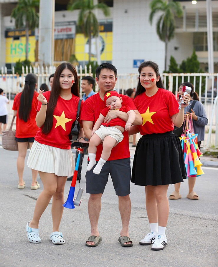 Trực tiếp CĐV phủ đỏ Mỹ Đình, “tiếp lửa” thầy trò Kim Sang Sik đấu Thái Lan - 9